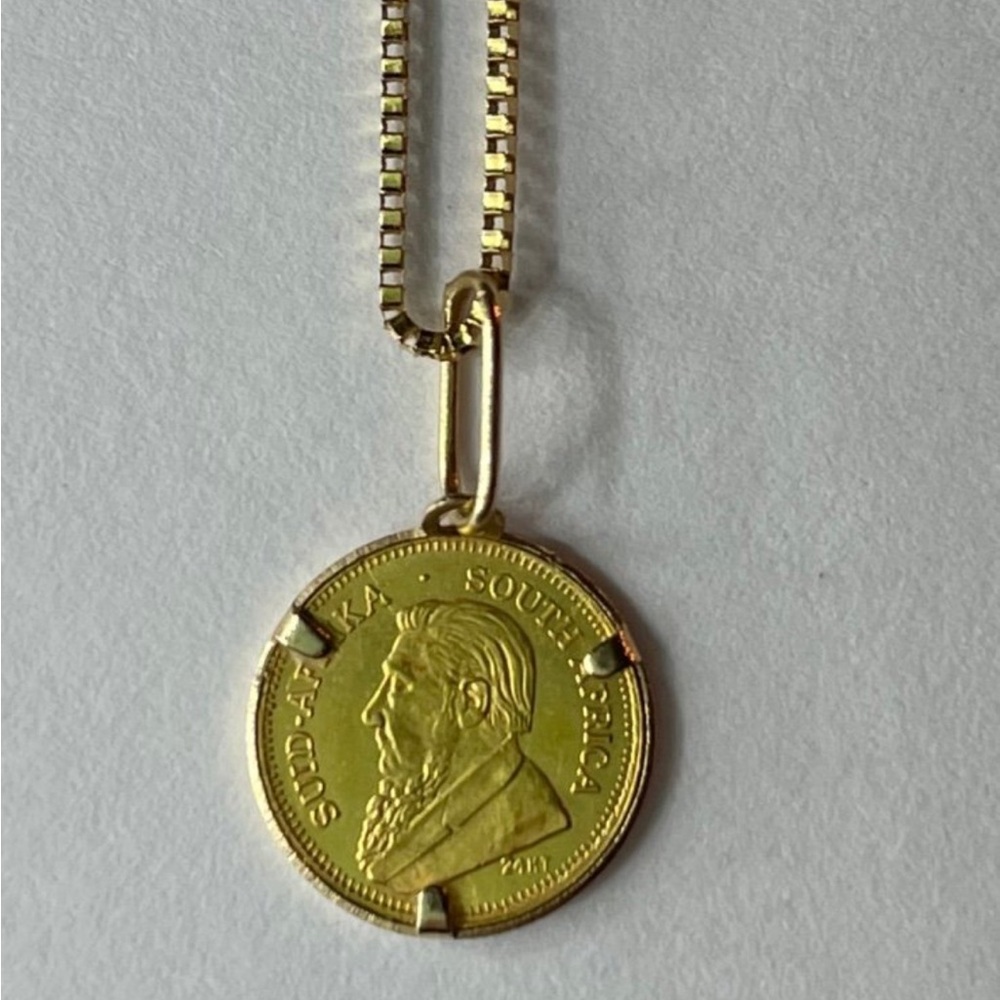 Gold Coin Pendant Necklace